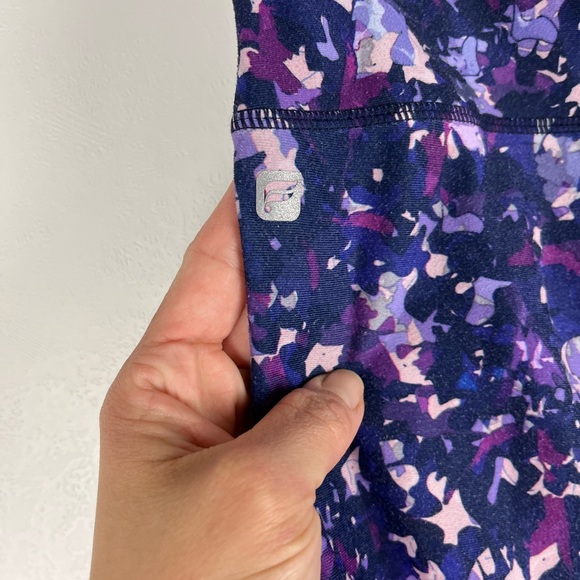 Fabletics Camp Flurry Printed Capri Leggings Purple Mid Rise Activewear XL - Picture 10 of 11